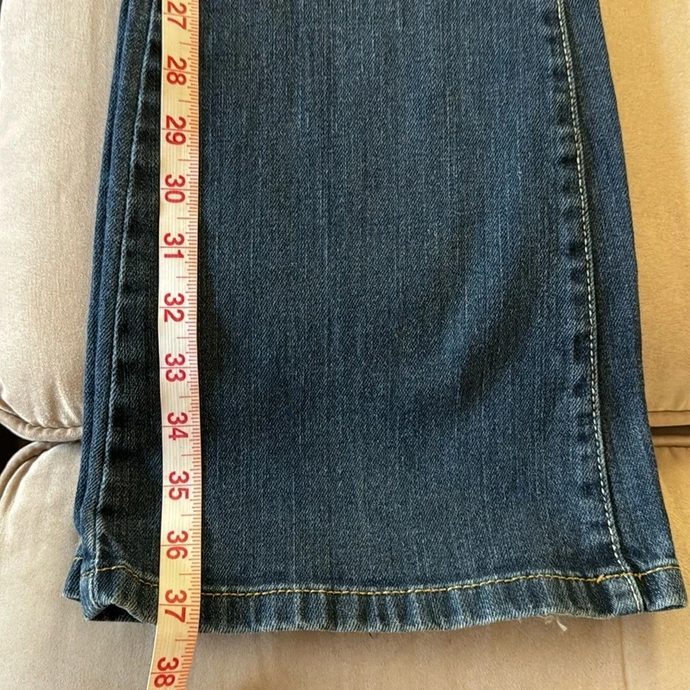 AEROPOSTALE. Hailey flare  jeans.Size 9/10-Short/Court.5 pockets. Zip. Inseam 29